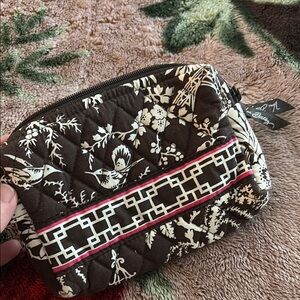 VERA BRADLEY Wallet Kiss Lock Clutch in Brown Geometric White